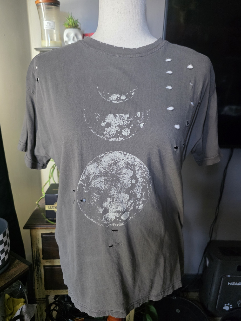 Modish Rebel Gray Distressed Triple Moon Graphic Tee Size M